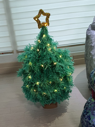 Make a Christmas tree with green tissue paper 🎄🎅 🫶